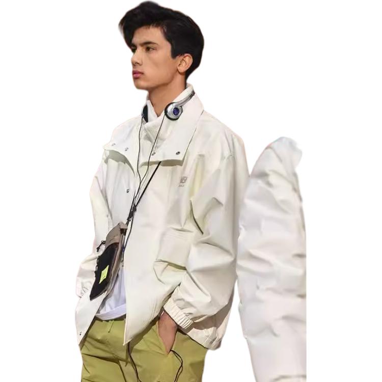 Sizing New Balance Jaket Zip-Up Logo Putih dengan Kerah Standar AMJ31305-ClC AMJ31305-CLC