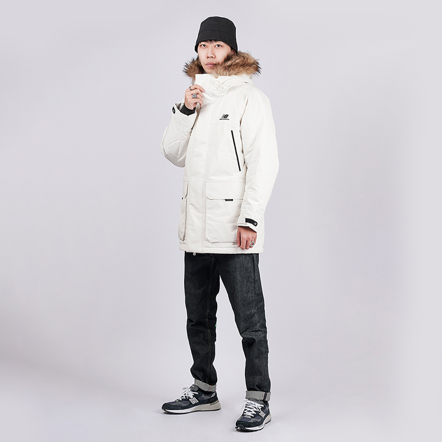 Shop New Balance Jaket Musim Sejuk Putih Hooded Down Parka Panjang Sederhana. NPA46011-IV