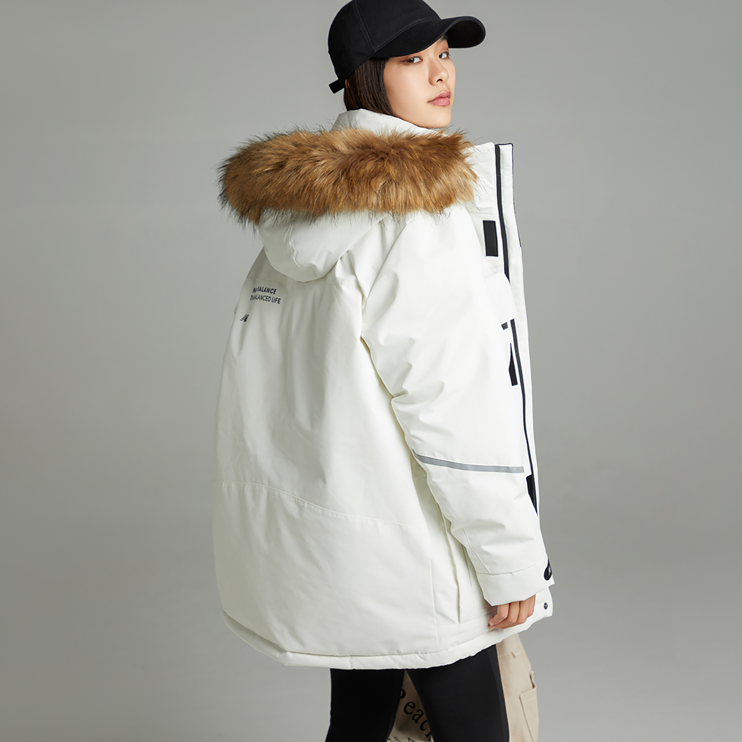 Details for 新百伦男女同款白色防风连帽羽绒服加绒内衬外套 5PC44603-IV