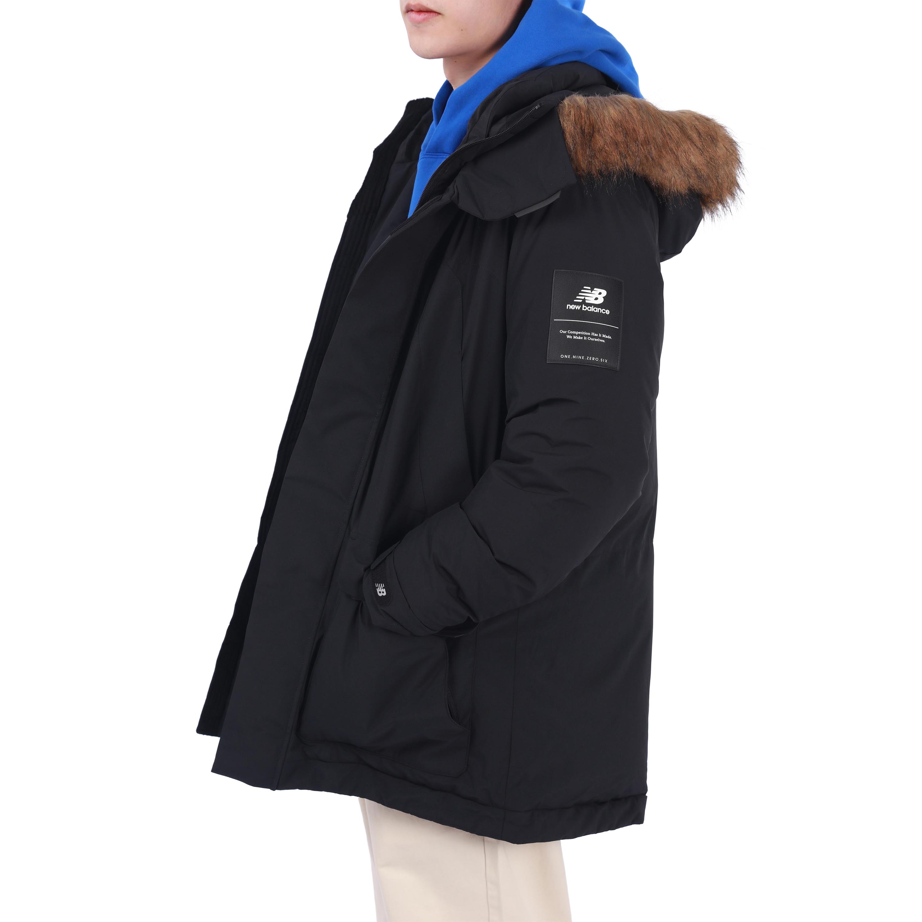 Shop New Balance Jaket Musim Dingin Unisex Hitam Hoodie Puffer Olahraga Kasual. 5PB42201-BK