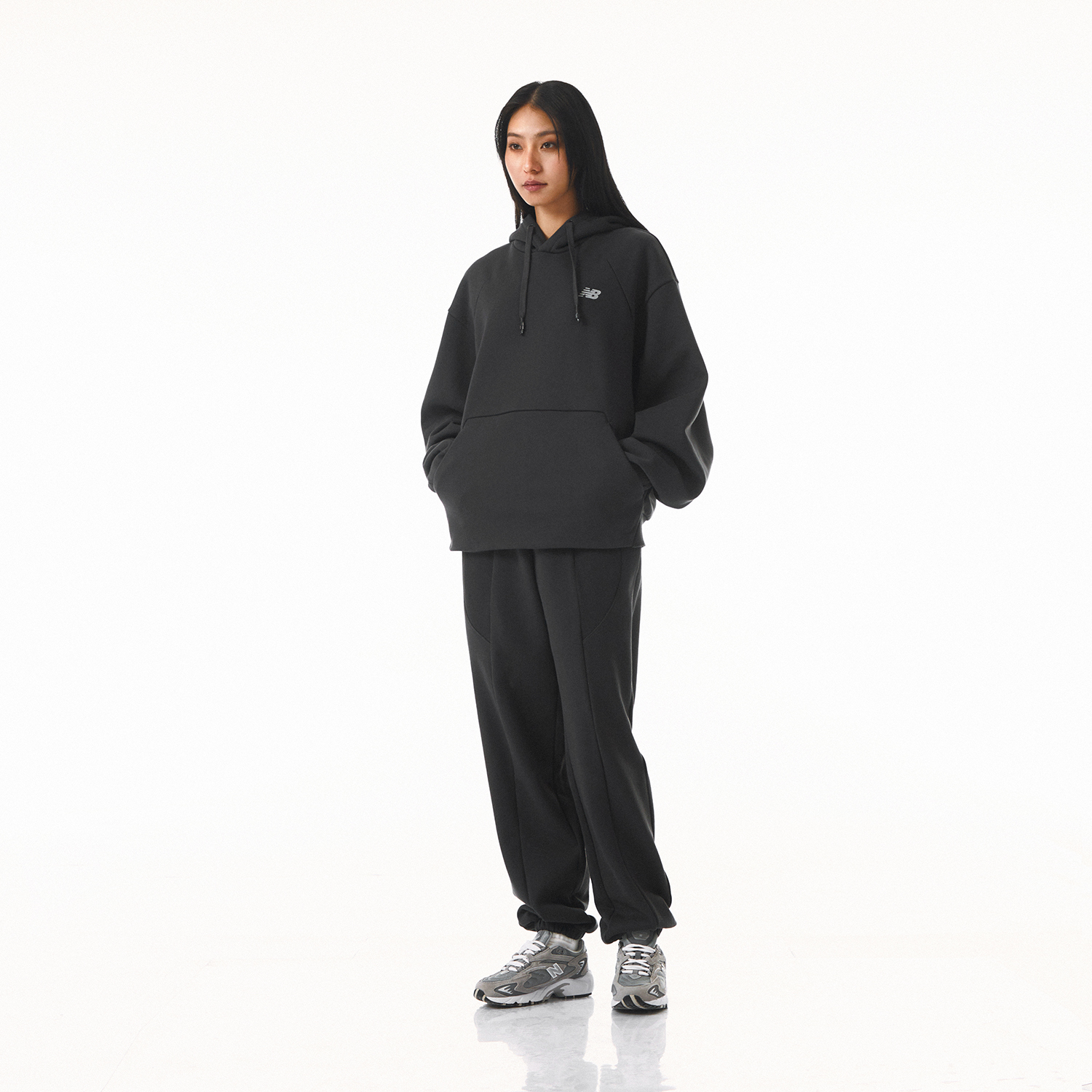 New Balance LiangDong Unisex Hoodie Black - Gender Neutral, Minimal Logo Design NCE17053-DKG 圖 4
