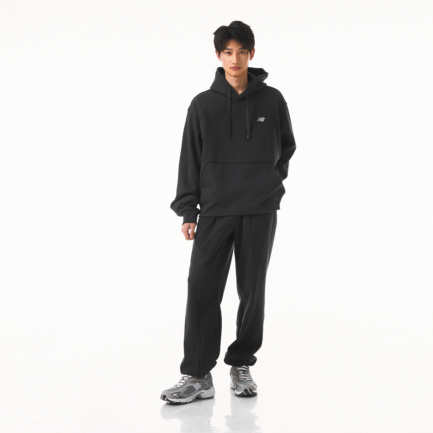 New Balance LiangDong Unisex Hoodie Black - Gender Neutral, Minimal Logo Design NCE17053-DKG 圖 9