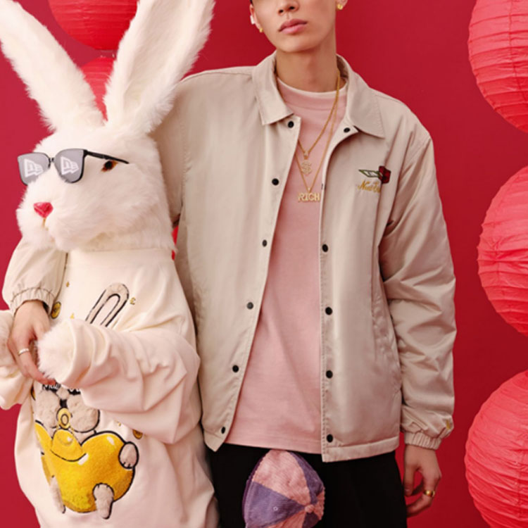 Shop New Era 2023兔年雙面CNY外套 中性款農曆新年特別版 13488941