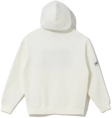 New Era FW21 White Pullover Sweatshirt with Embroidered Logo 12866553 Lookbook New Era FW21 White Pullover Sweatshirt with Embroidered Logo 12866553