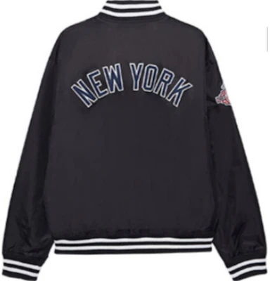 New Era MLB 紐約洋基隊刺繡按扣外套 男女款 黑色 14385106 Lookbook New Era MLB 紐約洋基隊刺繡按扣外套 男女款 黑色 14385106