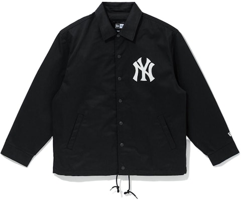 New Era SS23 MLB 紐約洋基隊 黑色翻領長袖外套 男女適用。 13546471 Lookbook New Era SS23 MLB 紐約洋基隊 黑色翻領長袖外套 男女適用。 13546471