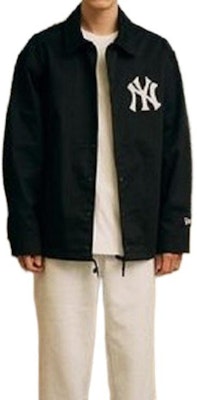 New Era SS23 MLB 紐約洋基隊 黑色翻領長袖外套 男女適用。 13546471 Sizing New Era SS23 MLB 紐約洋基隊 黑色翻領長袖外套 男女適用。 13546471