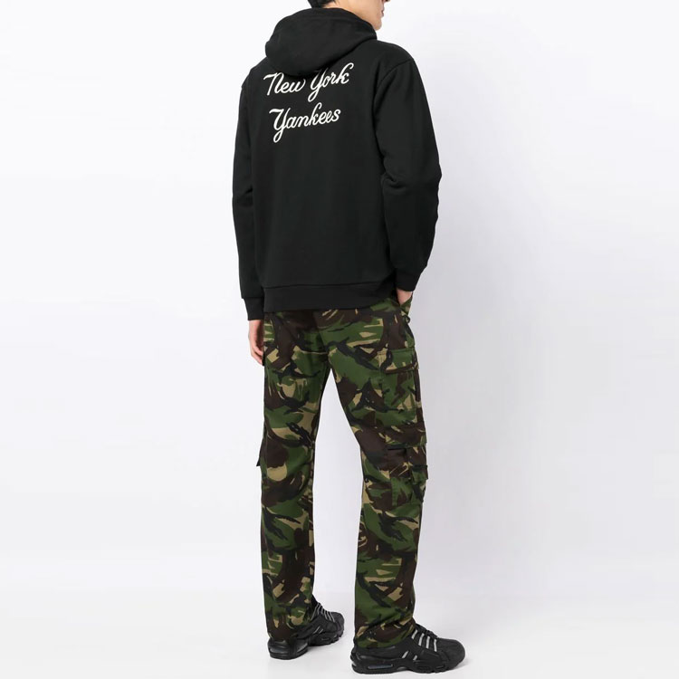 Shop New Era x MLB 紐約洋基男士刺繡連帽拉鍊外套 13334684