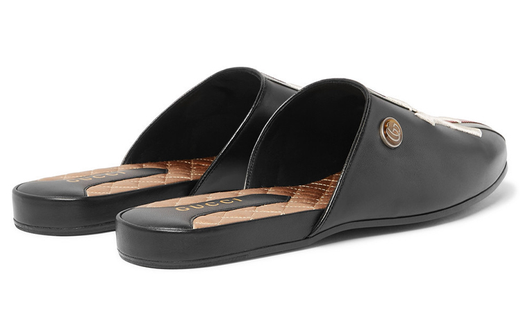 Shop 구찌 x 뉴욕 양키스 가죽 슬라이드 (블랙) 535585-0G0L0-6464