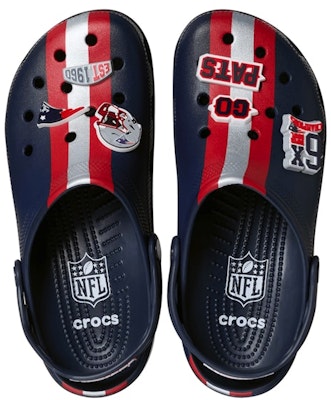 NFL x Crocs 經典洞洞鞋 新英格蘭愛國者隊限定款 212993-90H Order NFL x Crocs 經典洞洞鞋 新英格蘭愛國者隊限定款 212993-90H