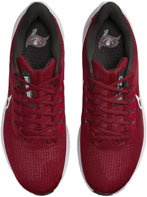 NFL x Nike Air Zoom Pegasus 39『坦帕灣海盜』 DR2062-600 Shop NFL x Nike Air Zoom Pegasus 39『坦帕灣海盜』 DR2062-600