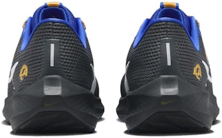 NFL x Nike Air Zoom Pegasus 40 'Los Angeles Rams' Sepatu Olahraga Pria DZ5958-001 Lookbook NFL x Nike Air Zoom Pegasus 40 'Los Angeles Rams' Sepatu Olahraga Pria DZ5958-001