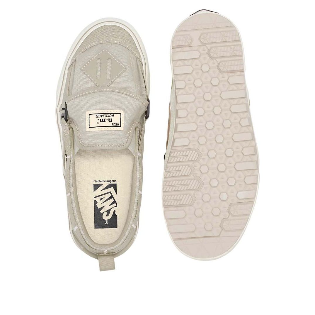 Shop ニコール・マクローリン x バンズ リュックサック スリッポン ''タン'' VN000S99JM9