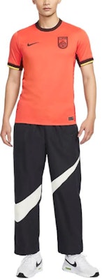 나이키 2024/25 중국 홈 팬 저지 드라이핏 패션 레드 축구 셔츠 FJ4280-633 Shop 나이키 2024/25 중국 홈 팬 저지 드라이핏 패션 레드 축구 셔츠 FJ4280-633