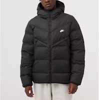 Shop Nike 黑色Logo印花連帽羽絨外套附拉鏈口袋。 DR9605-010