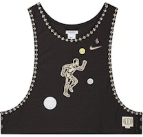 Nike Brown Sleeveless Crew Neck Graphic Tank Top FJ0223-235 Nike Brown Sleeveless Crew Neck Graphic Tank Top FJ0223-235