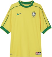 Nike Embroidered Logo Crewneck Football Tee in Varsity Maize. FZ6682-741 Nike Embroidered Logo Crewneck Football Tee in Varsity Maize. FZ6682-741