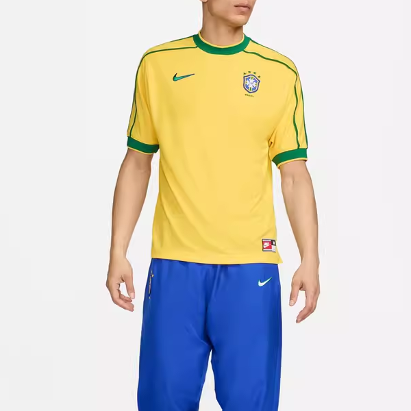 Shop Nike 繡花標誌球衣短袖T恤 - 校園黃 FZ6682-741