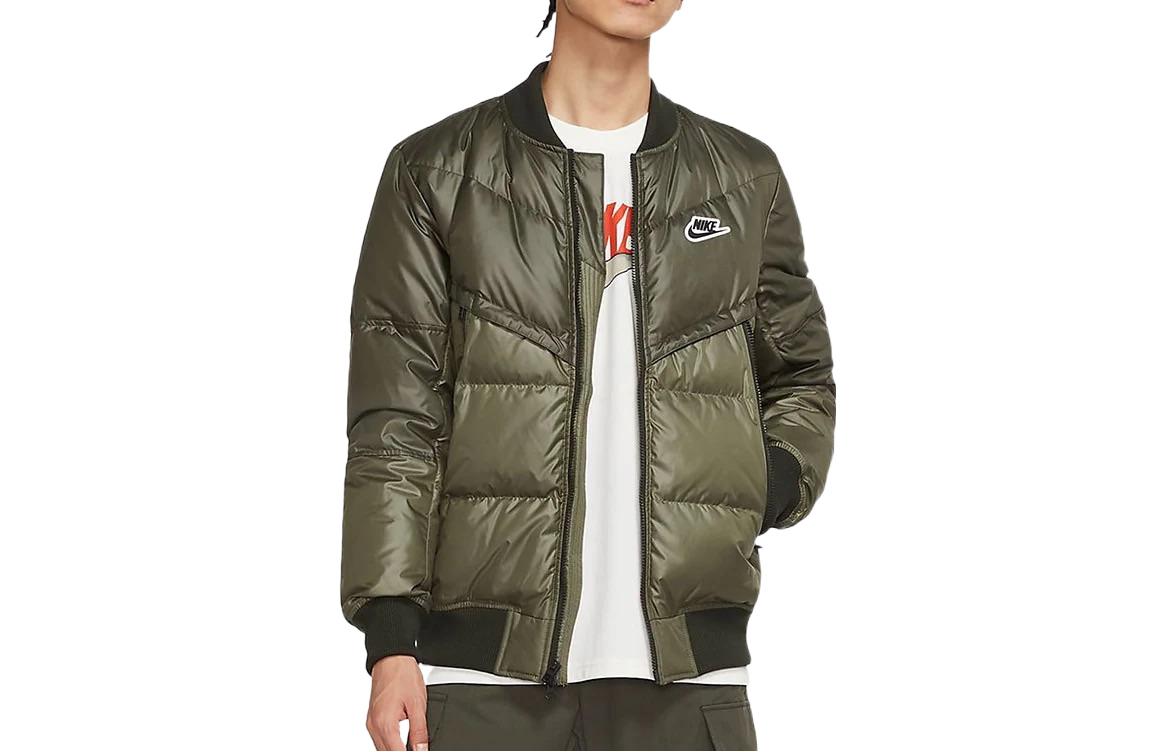 Shop Nike 綠色全拉鍊標誌長袖羽絨外套 DV4275-380