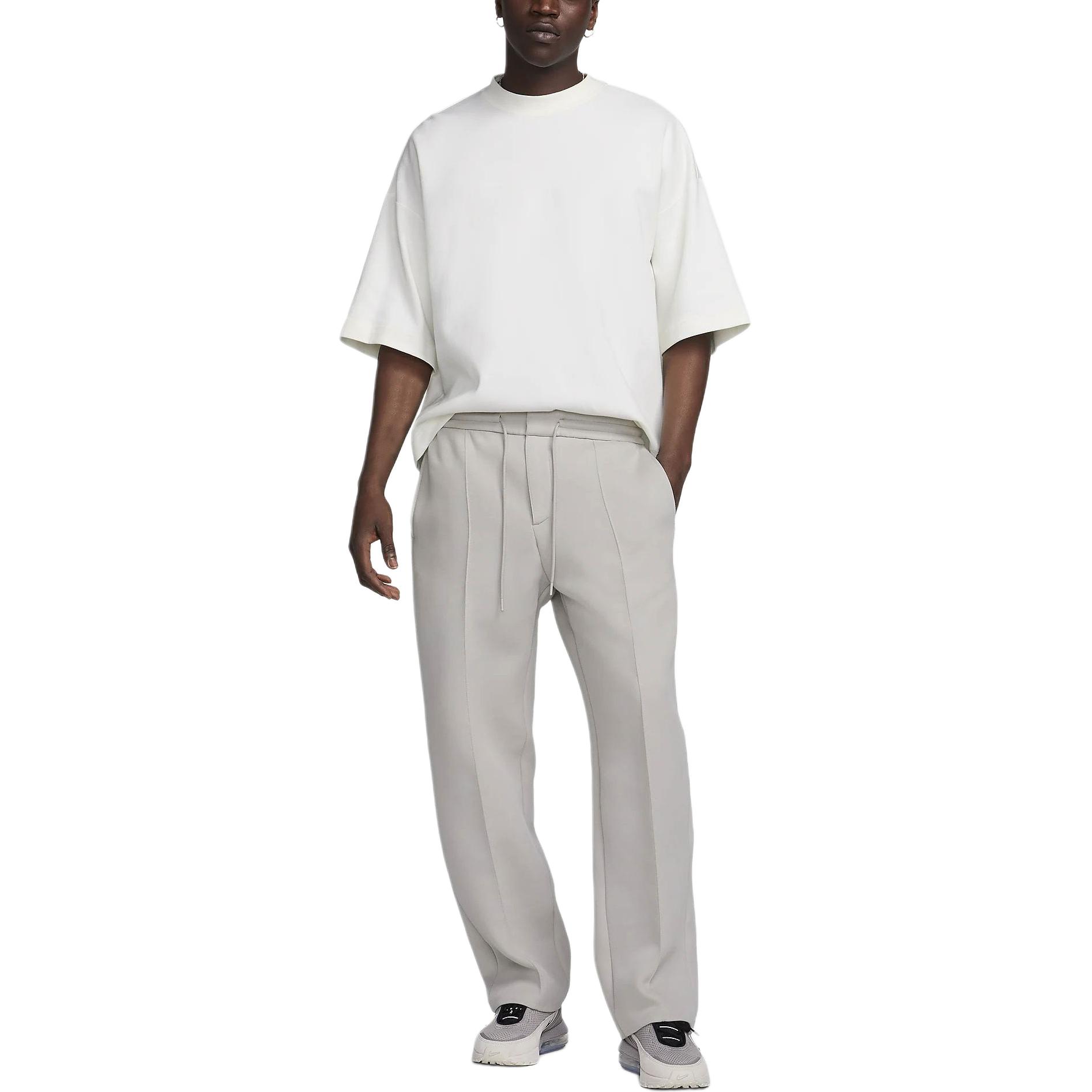 Lookbook Nike Loose Fit Open Hem Mid-Rise Sweatpants Abu Putih Celana Santai. FB8163-012