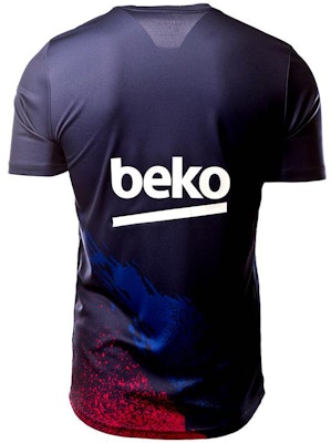 Nike Retro Jersi Bola Hitam Lengan Pendek dengan Cetakan Logo Huruf. AO7531-452 Lookbook Nike Retro Jersi Bola Hitam Lengan Pendek dengan Cetakan Logo Huruf. AO7531-452