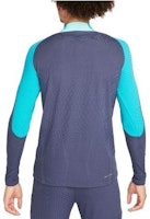 Nike 雷霆藍/淺水綠長袖訓練圓領T恤。 DZ0692-438 Lookbook Nike 雷霆藍/淺水綠長袖訓練圓領T恤。 DZ0692-438