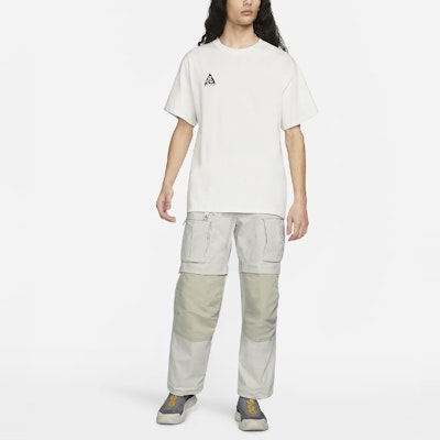 Nike ACG Cargo Jogger Pants dengan Poket Boleh Ditanggal Warna Light Bone. CV0656-072 Details for Nike ACG Cargo Jogger Pants dengan Poket Boleh Ditanggal Warna Light Bone. CV0656-072