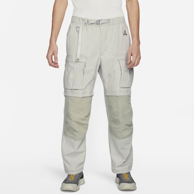 Nike ACG Cargo Jogger Pants dengan Poket Boleh Ditanggal Warna Light Bone. CV0656-072 Sizing Nike ACG Cargo Jogger Pants dengan Poket Boleh Ditanggal Warna Light Bone. CV0656-072