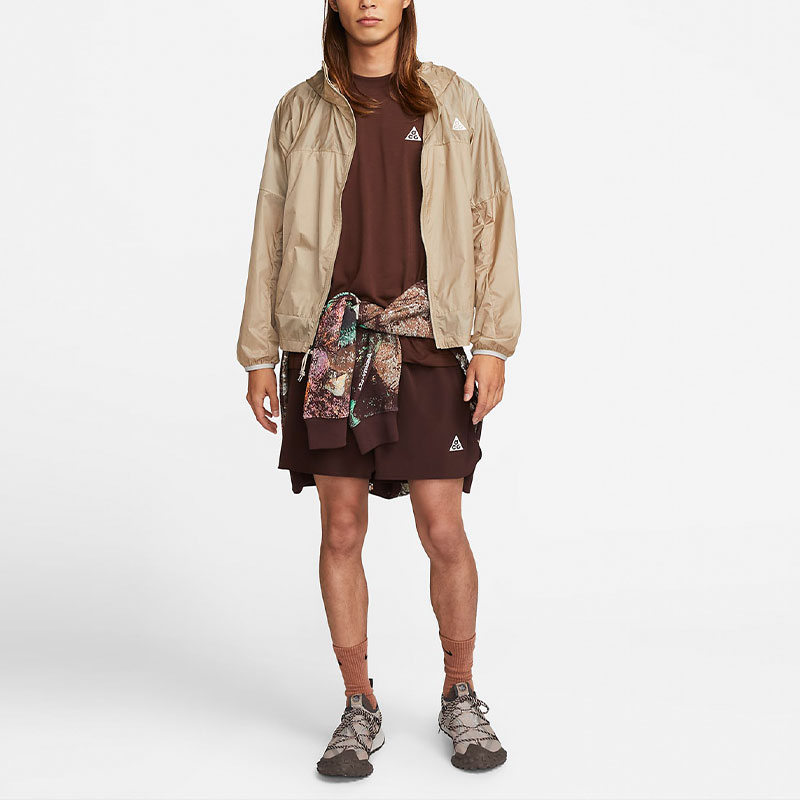 Shop Nike ACG "Cinder Cone" 防風防水夾克 卡其色 DB0979-247