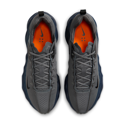 Shop Nike ACG Air Mada Low Roverトレイルスニーカー Iron Gray/College Navy/Black/Black DX4215-009