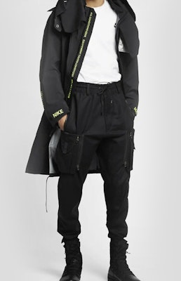 Nike ACG Koleksi Seluar Jogger Kargo Multi-Poket Hitam AQ3524-010 Lookbook Nike ACG Koleksi Seluar Jogger Kargo Multi-Poket Hitam AQ3524-010