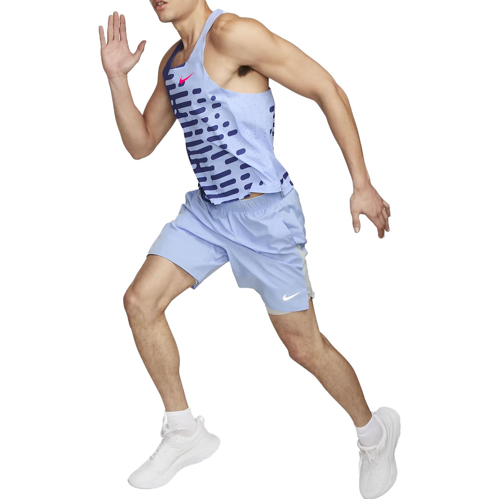 Lookbook 나이키 에어로스위프트 블루 마라톤 러닝 탱크탑 로고 프린트 DV7715-455