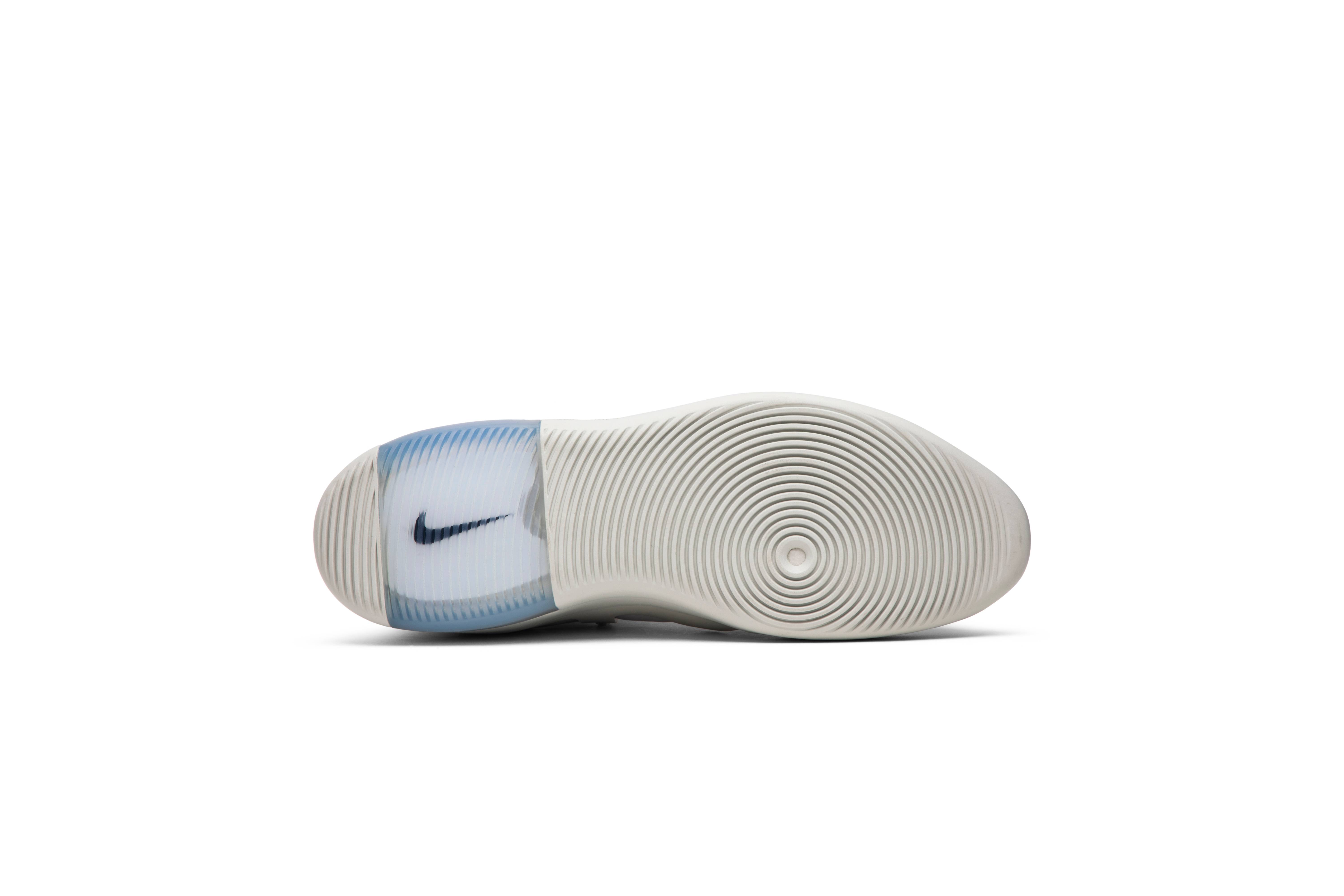 Shop 耐克Air Fear of God 1 '浅骨色' (亲友版) AR4237-003