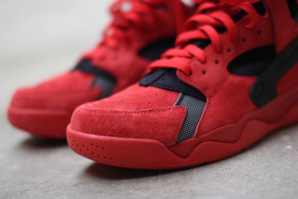 Nike Air Flight Huarache 'University Red Black' Merah Hitam 705005-600 Lookbook Nike Air Flight Huarache 'University Red Black' Merah Hitam 705005-600