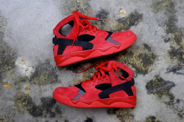 Nike Air Flight Huarache 'University Red Black' Merah Hitam 705005-600 Details for Nike Air Flight Huarache 'University Red Black' Merah Hitam 705005-600