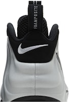 Nike Air Foamposite Pro 'NY vs. NY' Sneakers Pria оригинал HF0794-001 Sizing Nike Air Foamposite Pro 'NY vs. NY' Sneakers Pria оригинал HF0794-001