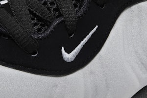 Nike Air Foamposite Pro 'NY vs. NY' Sneakers Pria оригинал HF0794-001 1