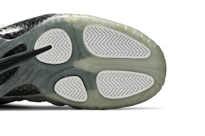 Nike Air Foamposite Pro 'Silver Surfer' 616750-004