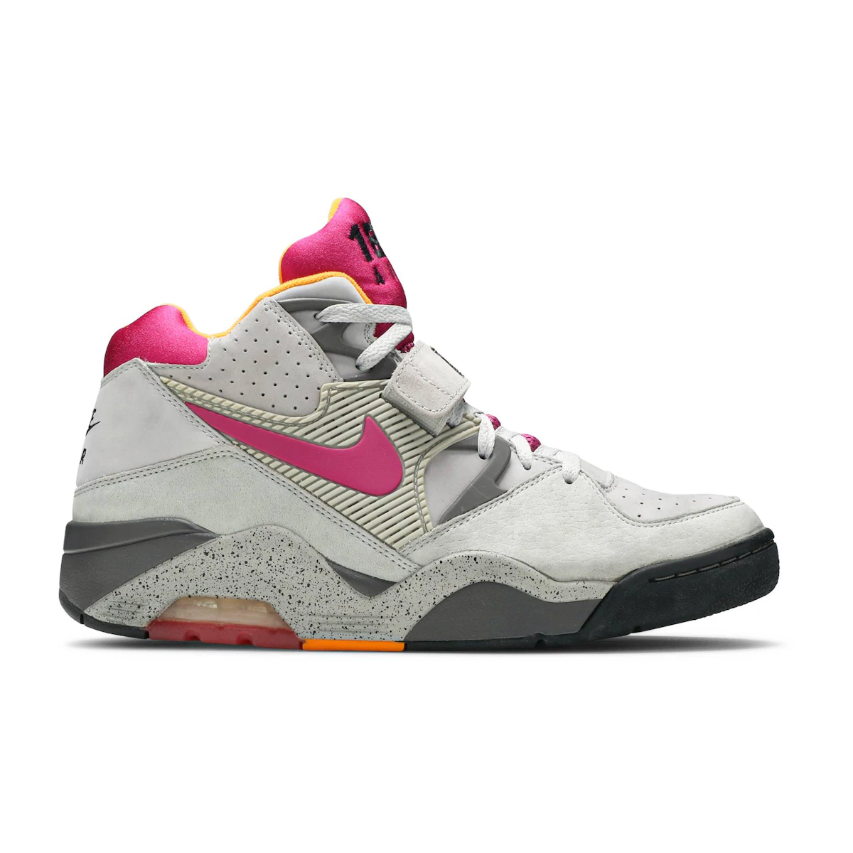 180 313555 061 Novelship