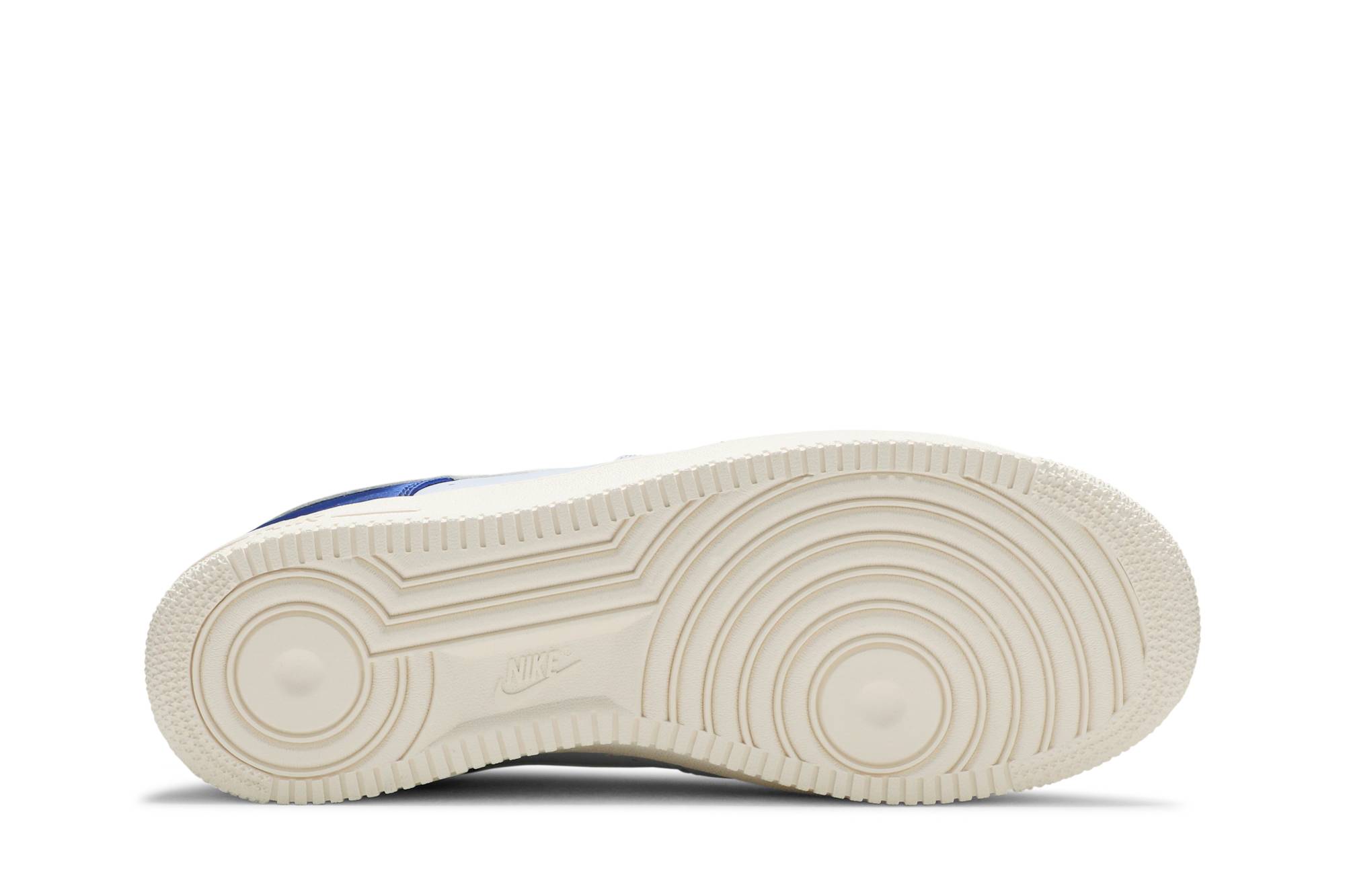 Shop 나이키 에어포스 1 07 QS '토론토 시티 프라이드' AH8462-401