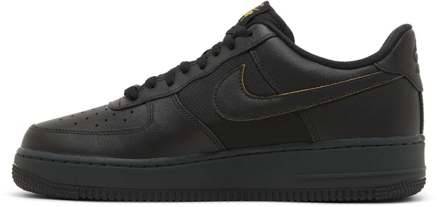 耐克空军1代 '07 黑色大学金' FZ4617-001 Lookbook 耐克空军1代 '07 黑色大学金' FZ4617-001