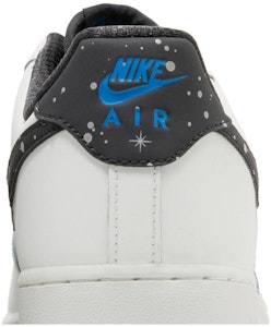 Nike Air Force 1 '07 'Starry Swoosh' Sepatu Bintang Terang FV6656-100 Sizing Nike Air Force 1 '07 'Starry Swoosh' Sepatu Bintang Terang FV6656-100