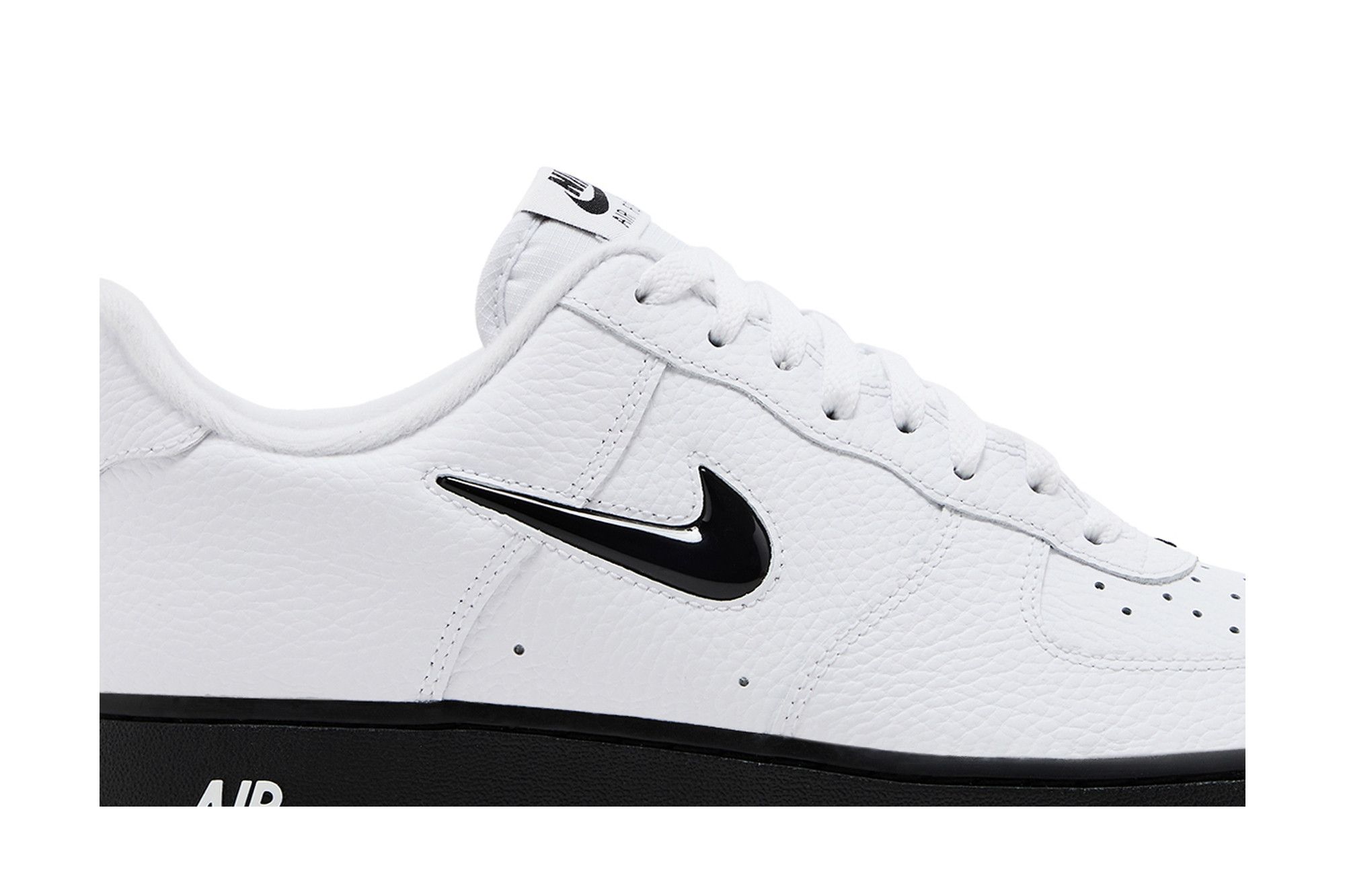 Shop Nike Air Force 1 '07 'Putih Hitam Jewel' HQ3826-100