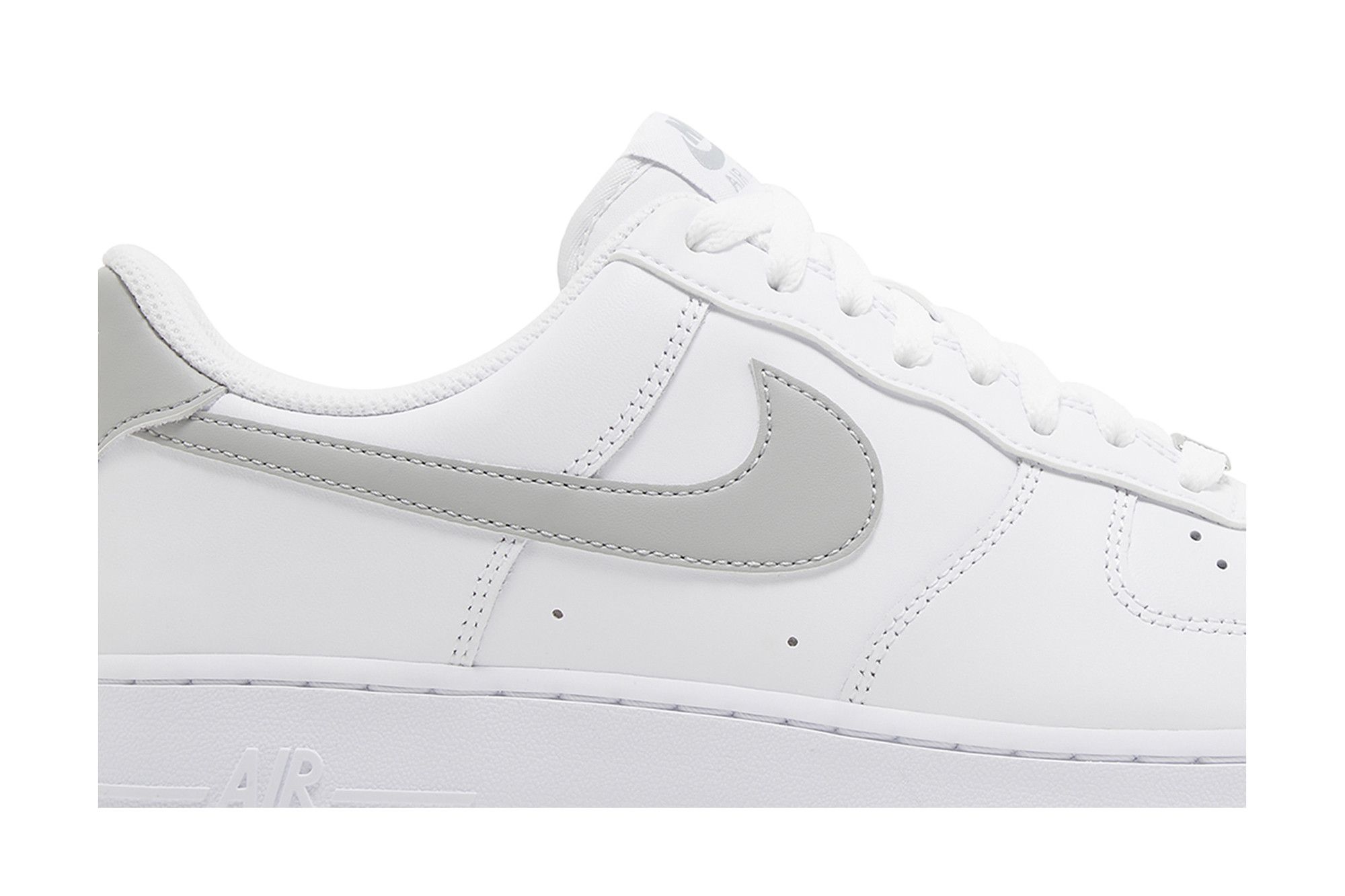 Shop Nike Air Force 1 '07 'Putih Kelabu Asap Terang' FJ4146-100