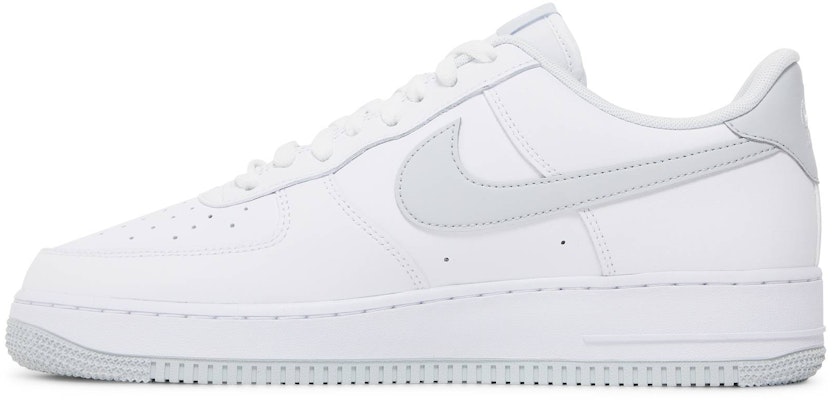 耐克空军一号 '07 白色纯铂金 DC2911-100 Lookbook 耐克空军一号 '07 白色纯铂金 DC2911-100