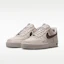 Purchase Nike Air Force 1 ''07 Gris Collège/Imprimé Journal IV5732-002