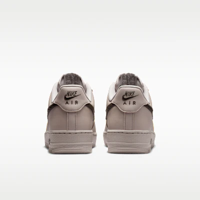 Nike Air Force 1 ''07 Gris Collège/Imprimé Journal IV5732-002 Details for Nike Air Force 1 ''07 Gris Collège/Imprimé Journal IV5732-002