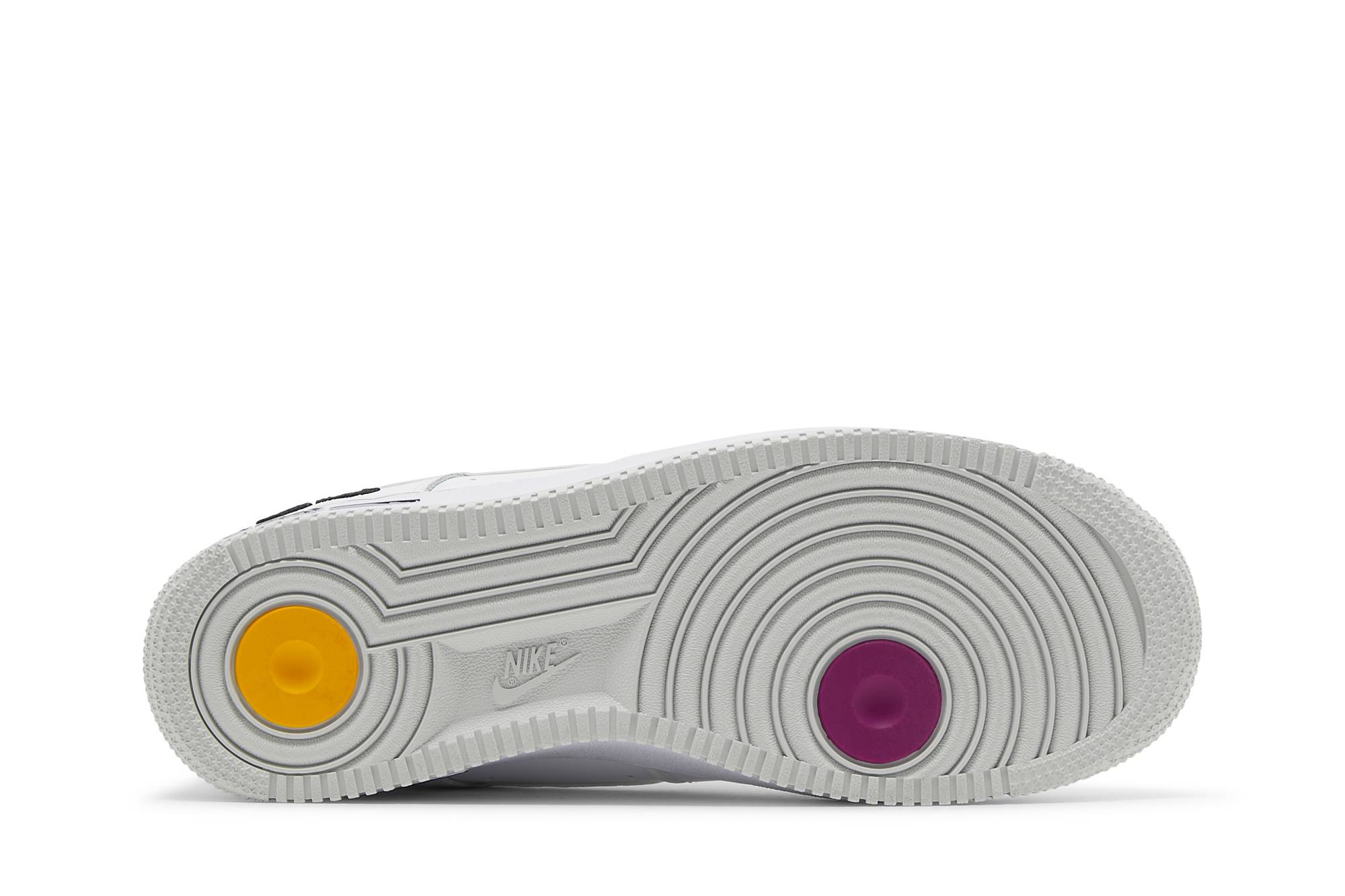 Shop 나이키 에어 포스 1 '07 LV8 3 '피스 러브 나이키' DM8148-100