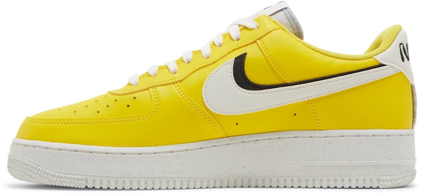 나이키 에어포스 1 '07 LV8 '82 - 투어 옐로우 DO9786-700 Lookbook 나이키 에어포스 1 '07 LV8 '82 - 투어 옐로우 DO9786-700