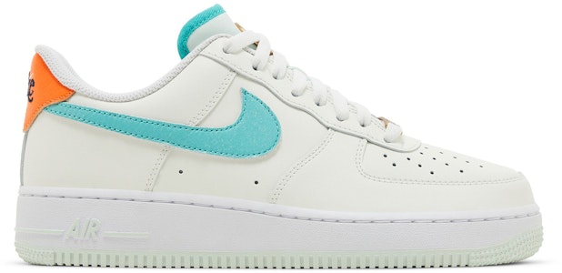 耐克空军一号 '07 LV8 '做自己' HM3728-131 Buy 耐克空军一号 '07 LV8 '做自己' HM3728-131